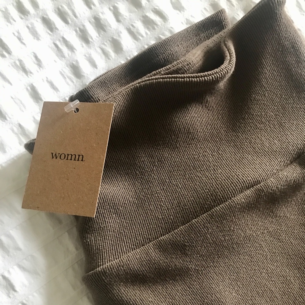 The Thea Leggings 
Brand: Womn